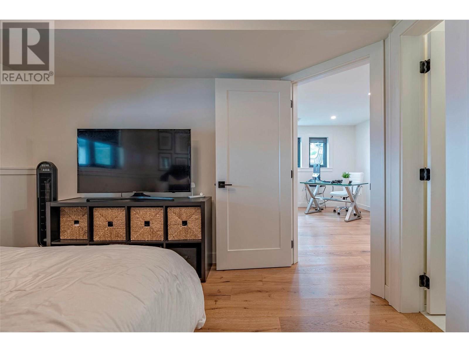 Property at 8590 Harbour Heights Road image 3