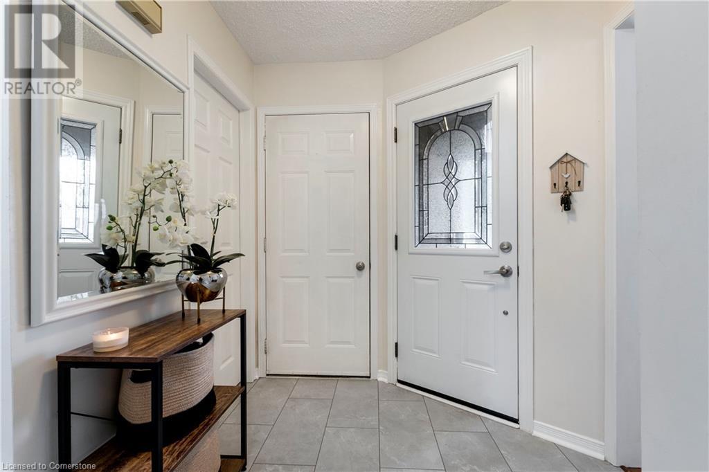 1098 Stephenson Drive, Burlington, Ontario  L7S 2A8 - Photo 5 - 40673107