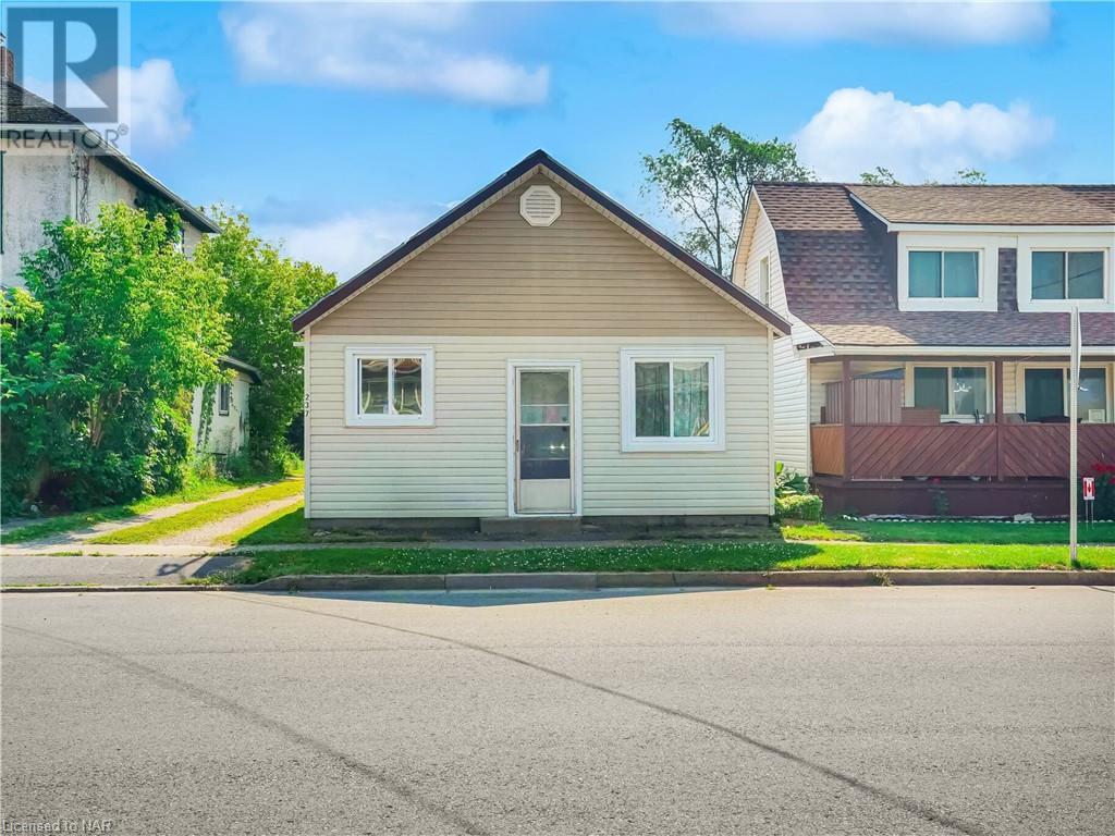 237 Mitchell Street, Port Colborne, Ontario  L3K 1Y5 - Photo 1 - 40660602