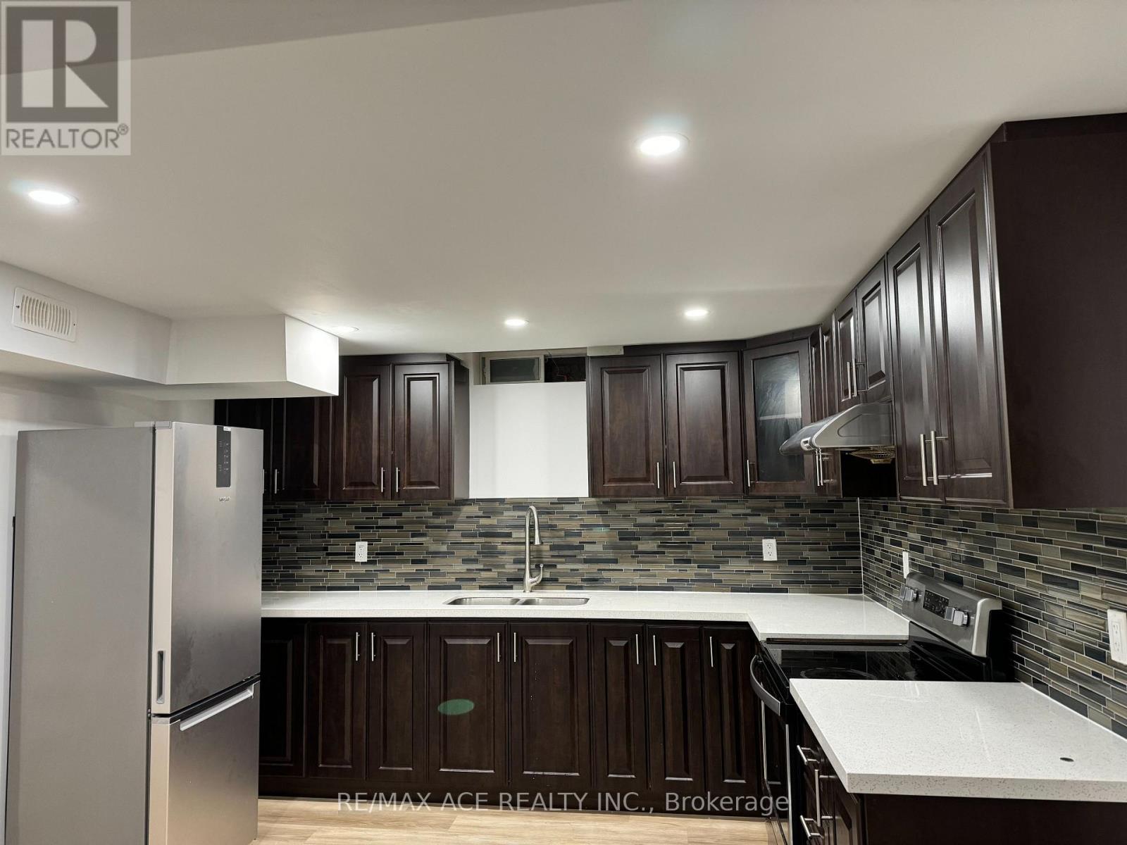 205 South Ocean Drive, Oshawa (Windfields), Ontario  L1L 0K4 - Photo 31 - E10407034