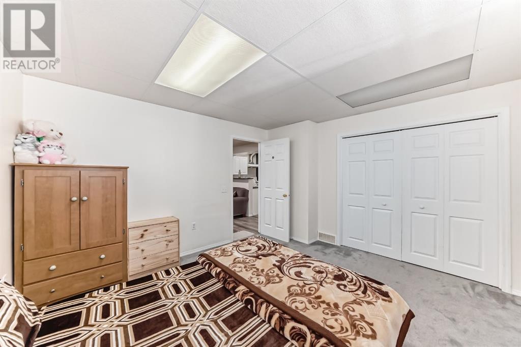 Property at 25 Taracove Way NE image 2