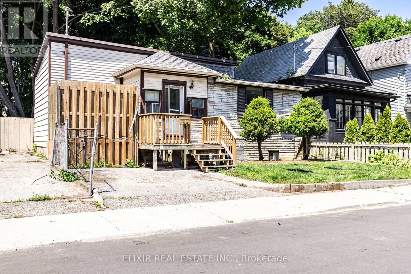 2a Battenberg Avenue, Toronto, Ontario  M4L 1J8 - Photo 2 - E10407335