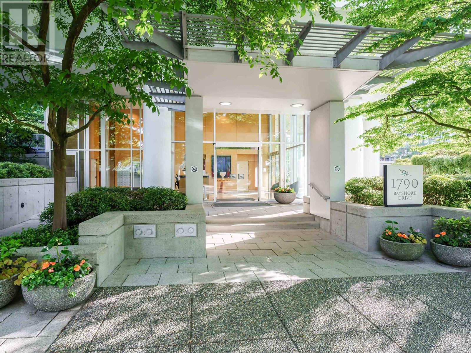 Listing Picture 38 of 40 : PH3 1790 BAYSHORE DRIVE, Vancouver / 溫哥華 - 魯藝地產 Yvonne Lu Group - MLS Medallion Club Member