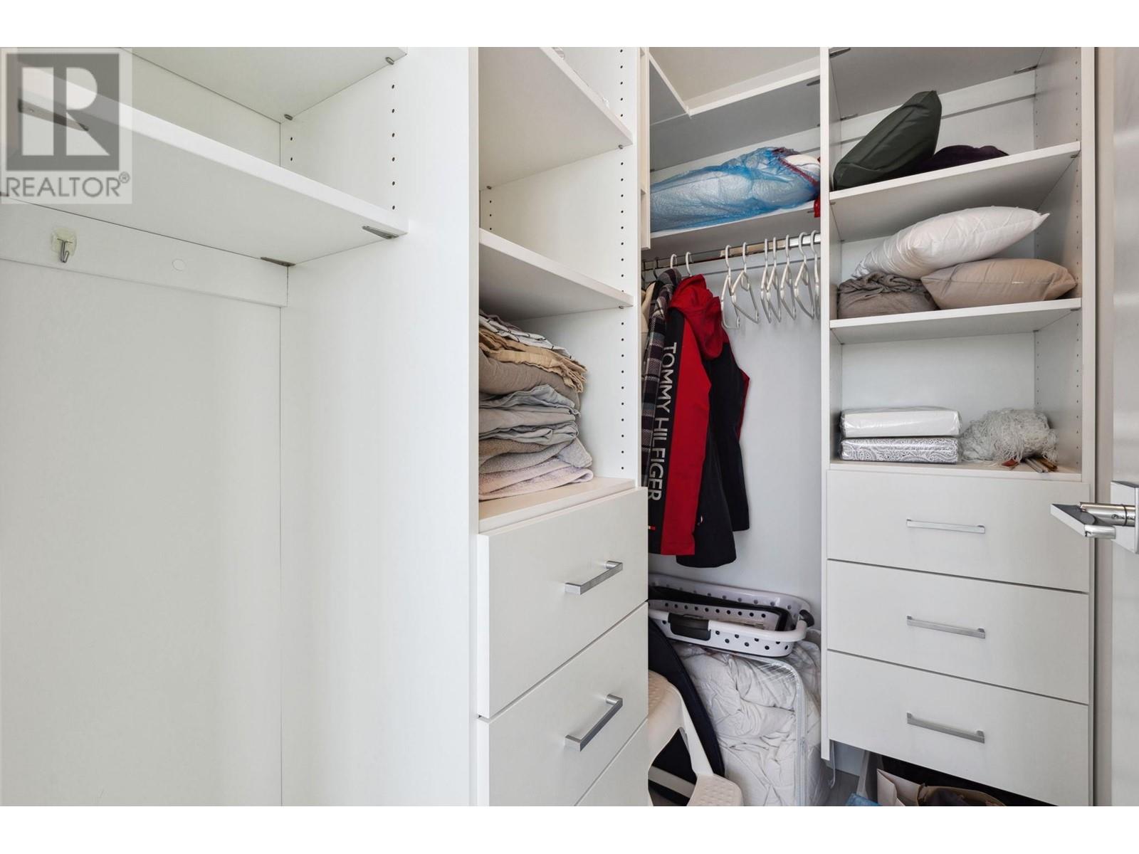 Listing Picture 21 of 40 : 1607 5580 NO. 3 ROAD, Richmond / 烈治文 - 魯藝地產 Yvonne Lu Group - MLS Medallion Club Member