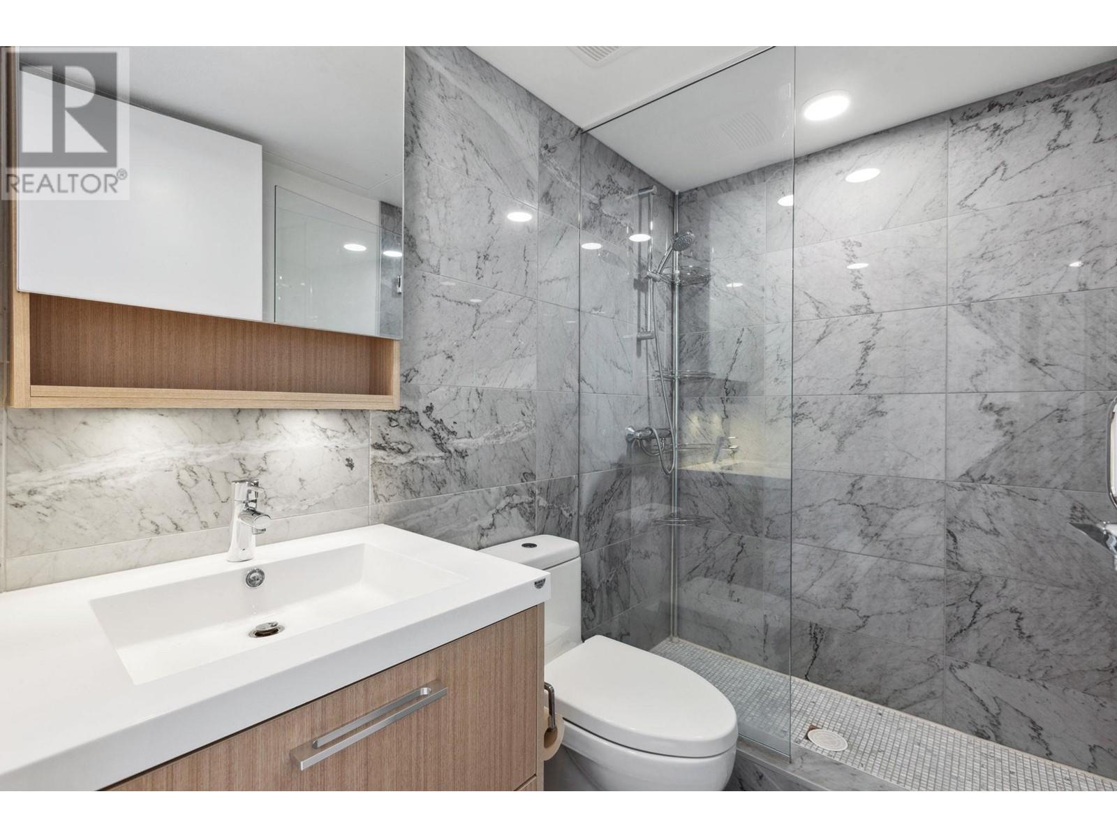 Listing Picture 26 of 40 : 1607 5580 NO. 3 ROAD, Richmond / 烈治文 - 魯藝地產 Yvonne Lu Group - MLS Medallion Club Member