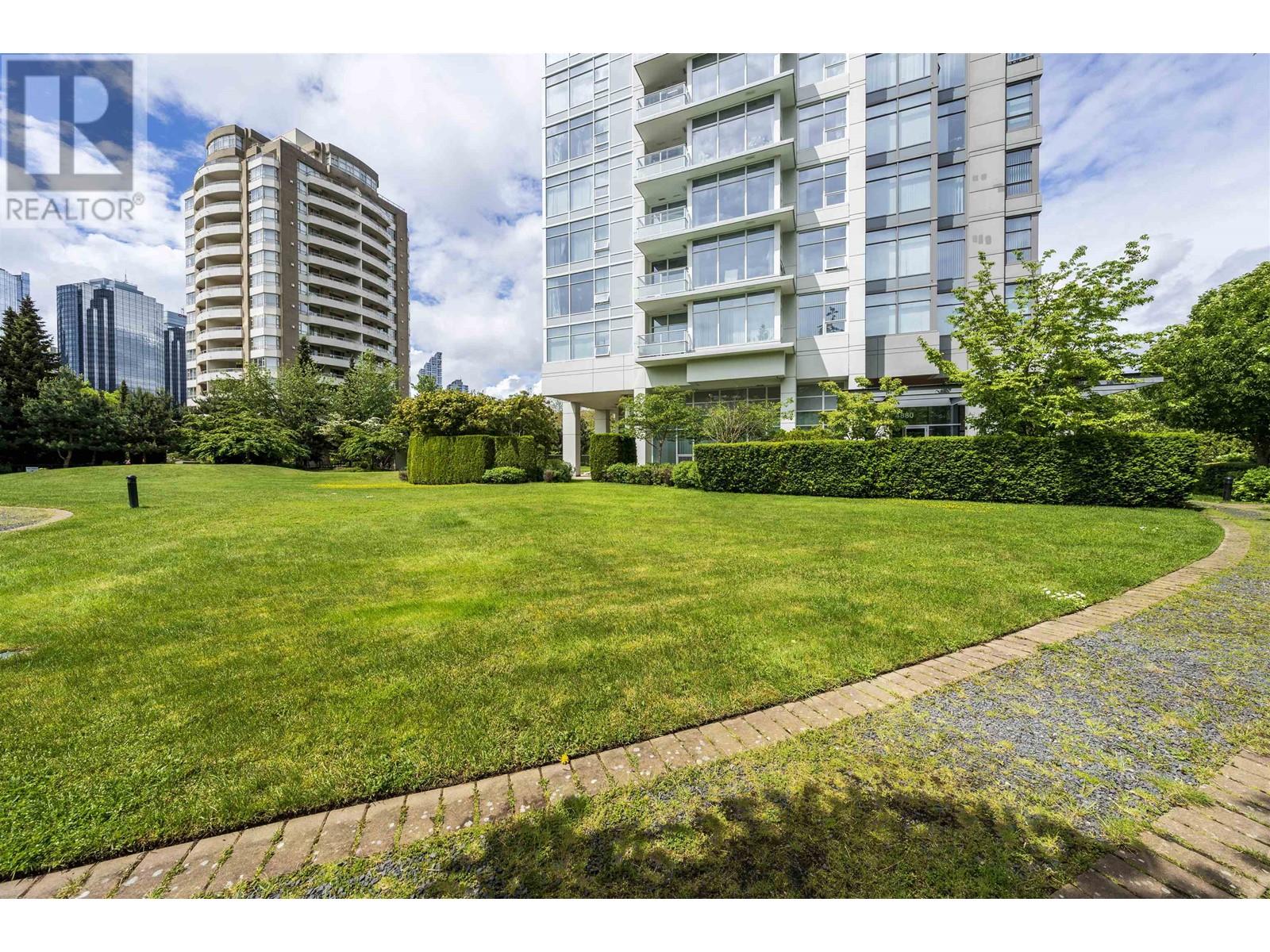 Listing Picture 24 of 28 : 2503 4880 BENNETT STREET, Burnaby / 本拿比 - 魯藝地產 Yvonne Lu Group - MLS Medallion Club Member