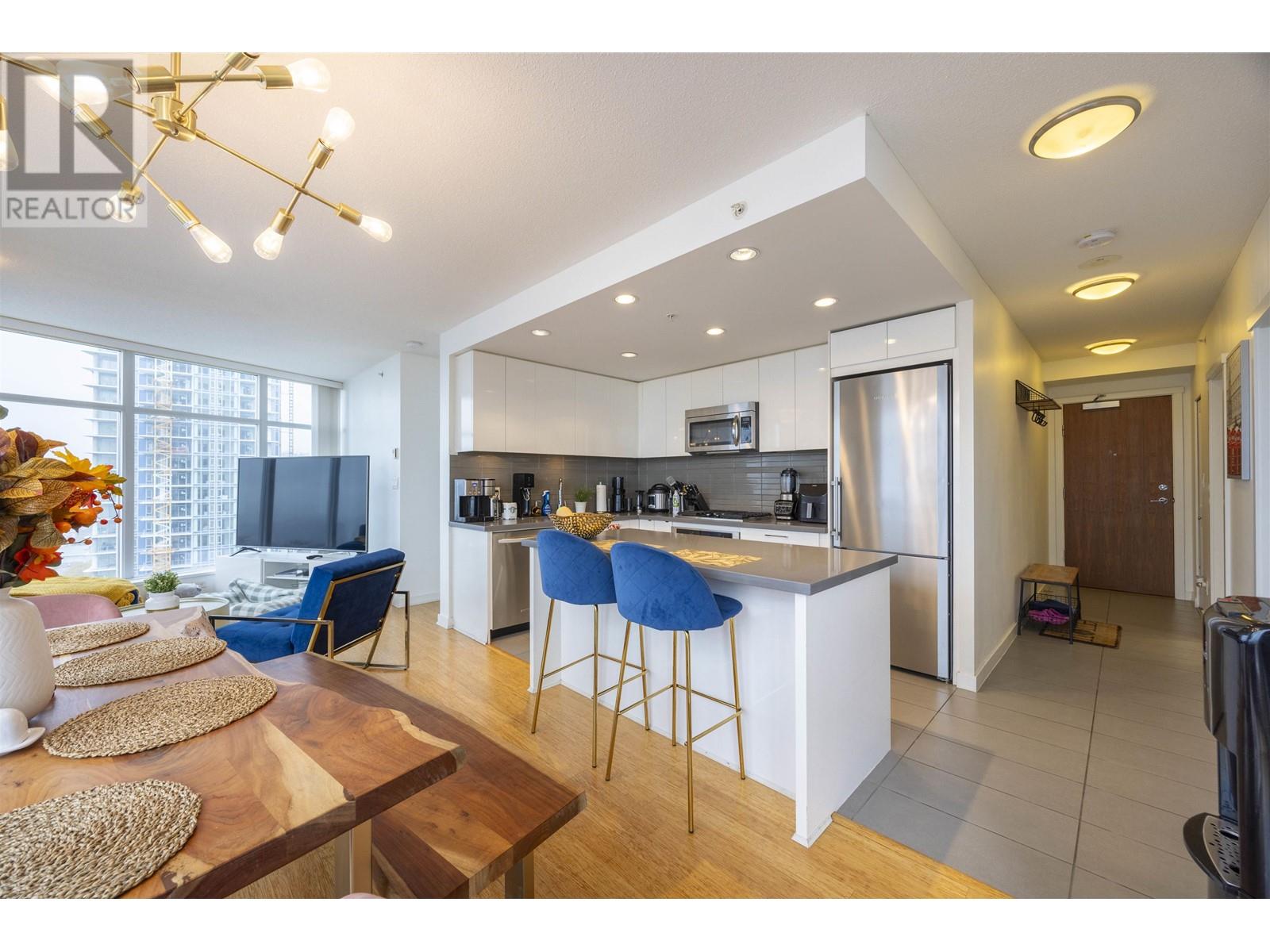 Listing Picture 3 of 28 : 2503 4880 BENNETT STREET, Burnaby / 本拿比 - 魯藝地產 Yvonne Lu Group - MLS Medallion Club Member