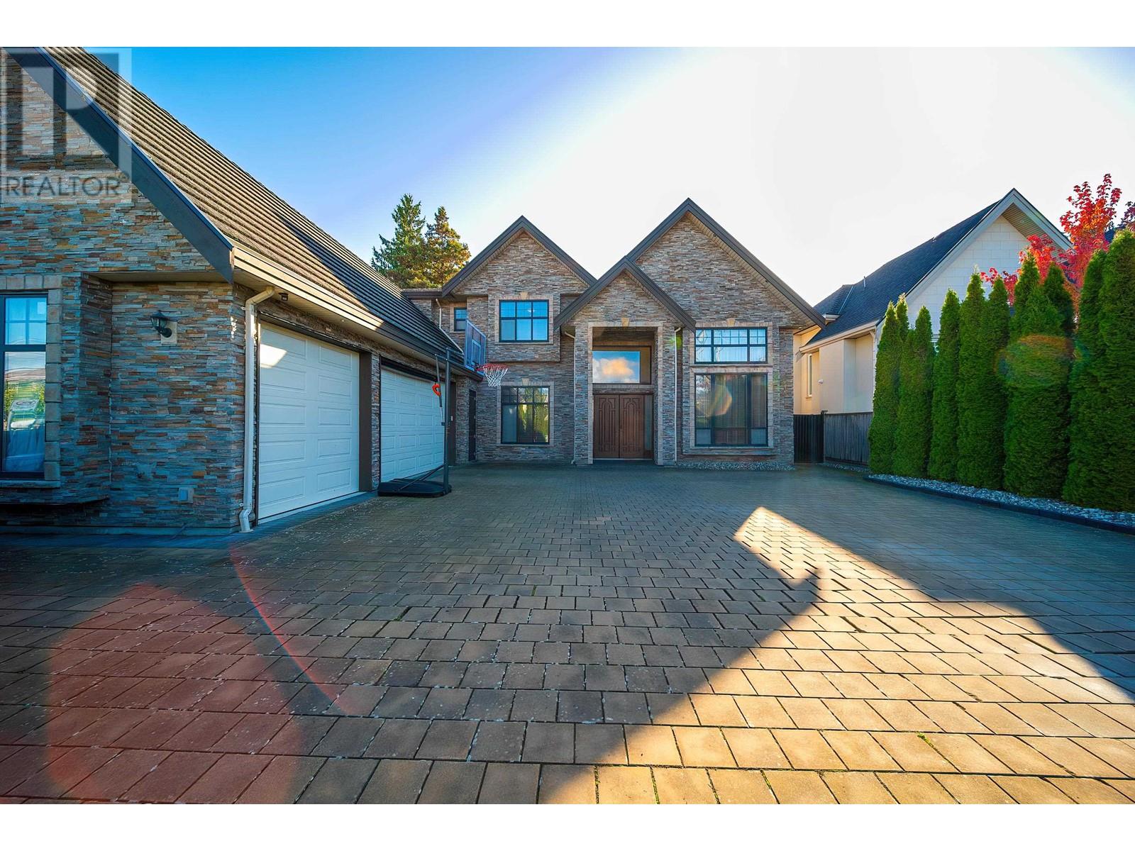 Listing Picture 2 of 29 : 9660 SAUNDERS ROAD, Richmond / 烈治文 - 魯藝地產 Yvonne Lu Group - MLS Medallion Club Member