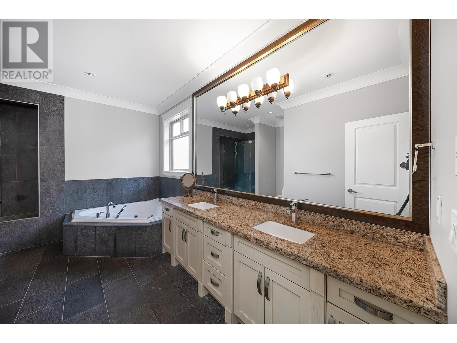 Listing Picture 21 of 29 : 9660 SAUNDERS ROAD, Richmond / 烈治文 - 魯藝地產 Yvonne Lu Group - MLS Medallion Club Member