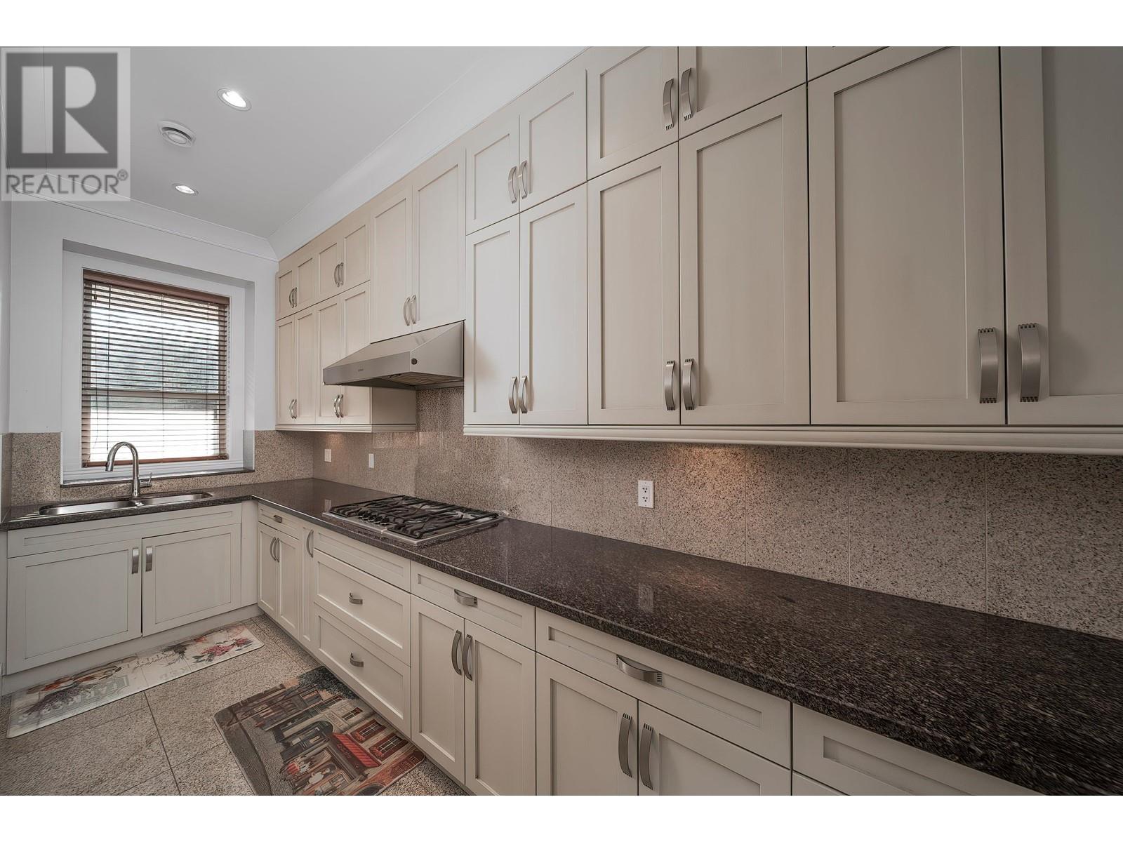 Listing Picture 16 of 29 : 9660 SAUNDERS ROAD, Richmond / 烈治文 - 魯藝地產 Yvonne Lu Group - MLS Medallion Club Member