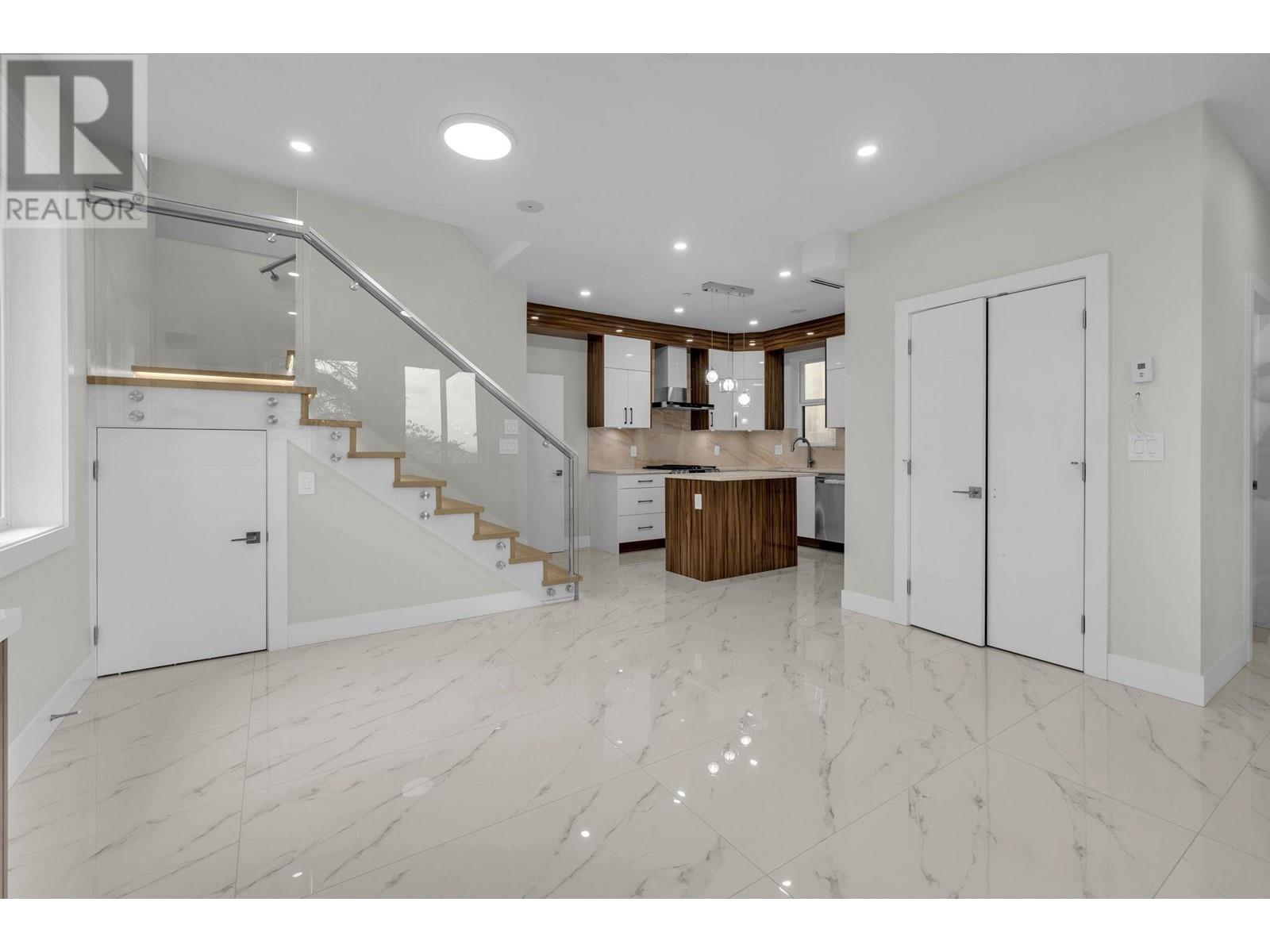 Listing Picture 6 of 16 : 2496 E 27TH AVENUE, Vancouver / 溫哥華 - 魯藝地產 Yvonne Lu Group - MLS Medallion Club Member