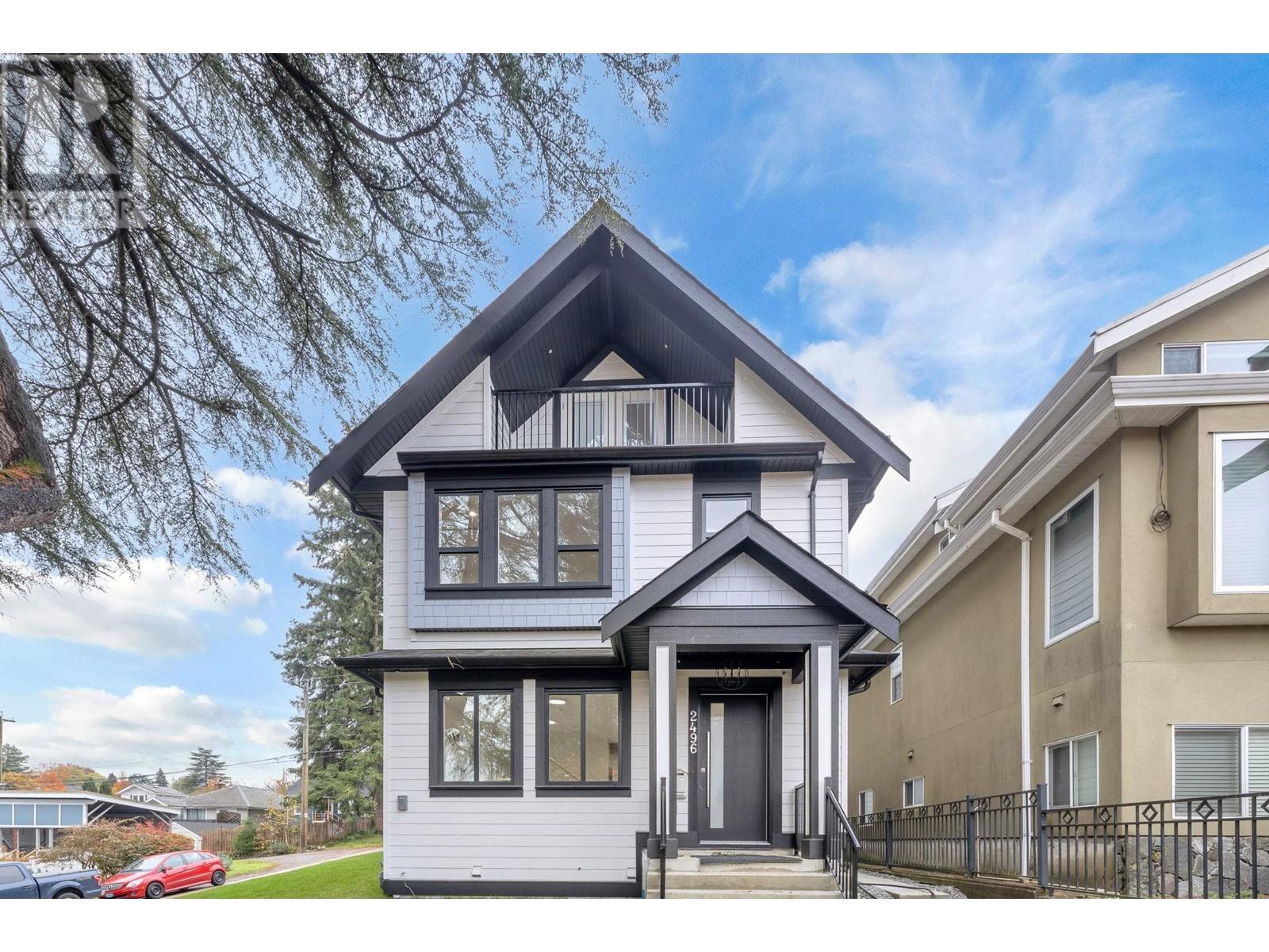 Listing Picture 2 of 16 : 2496 E 27TH AVENUE, Vancouver / 溫哥華 - 魯藝地產 Yvonne Lu Group - MLS Medallion Club Member