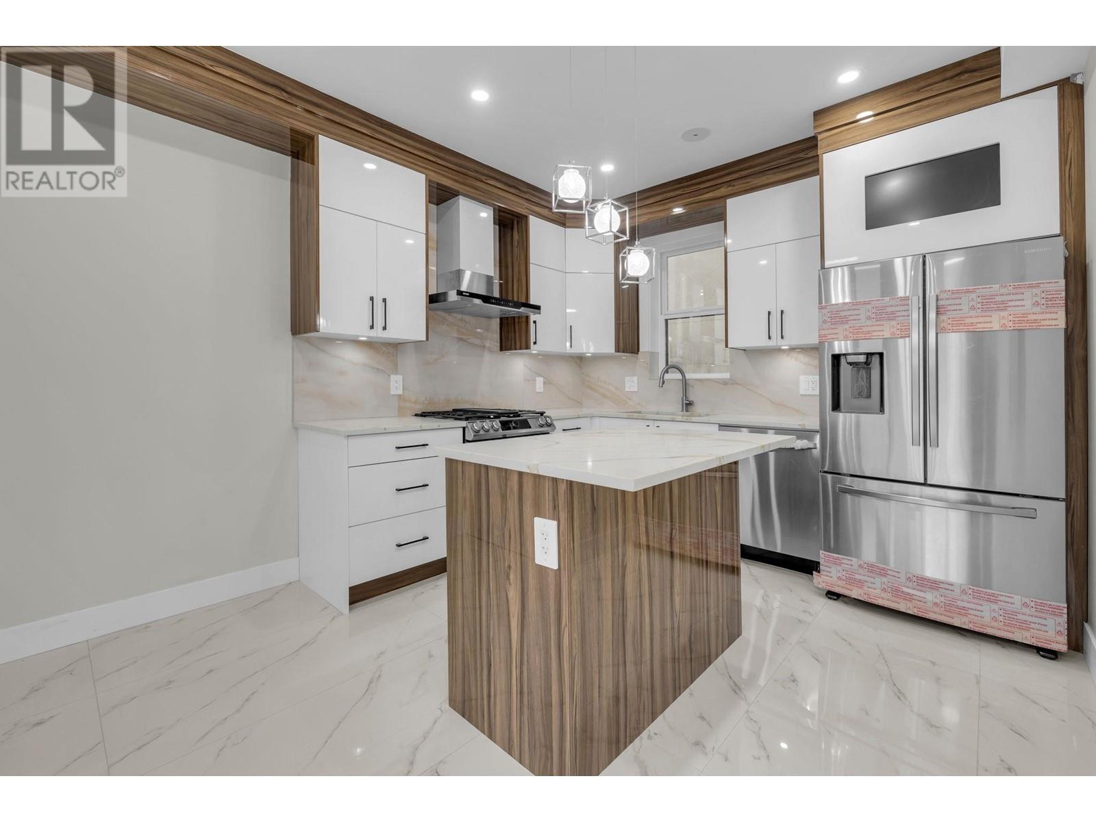 Listing Picture 7 of 16 : 2496 E 27TH AVENUE, Vancouver / 溫哥華 - 魯藝地產 Yvonne Lu Group - MLS Medallion Club Member