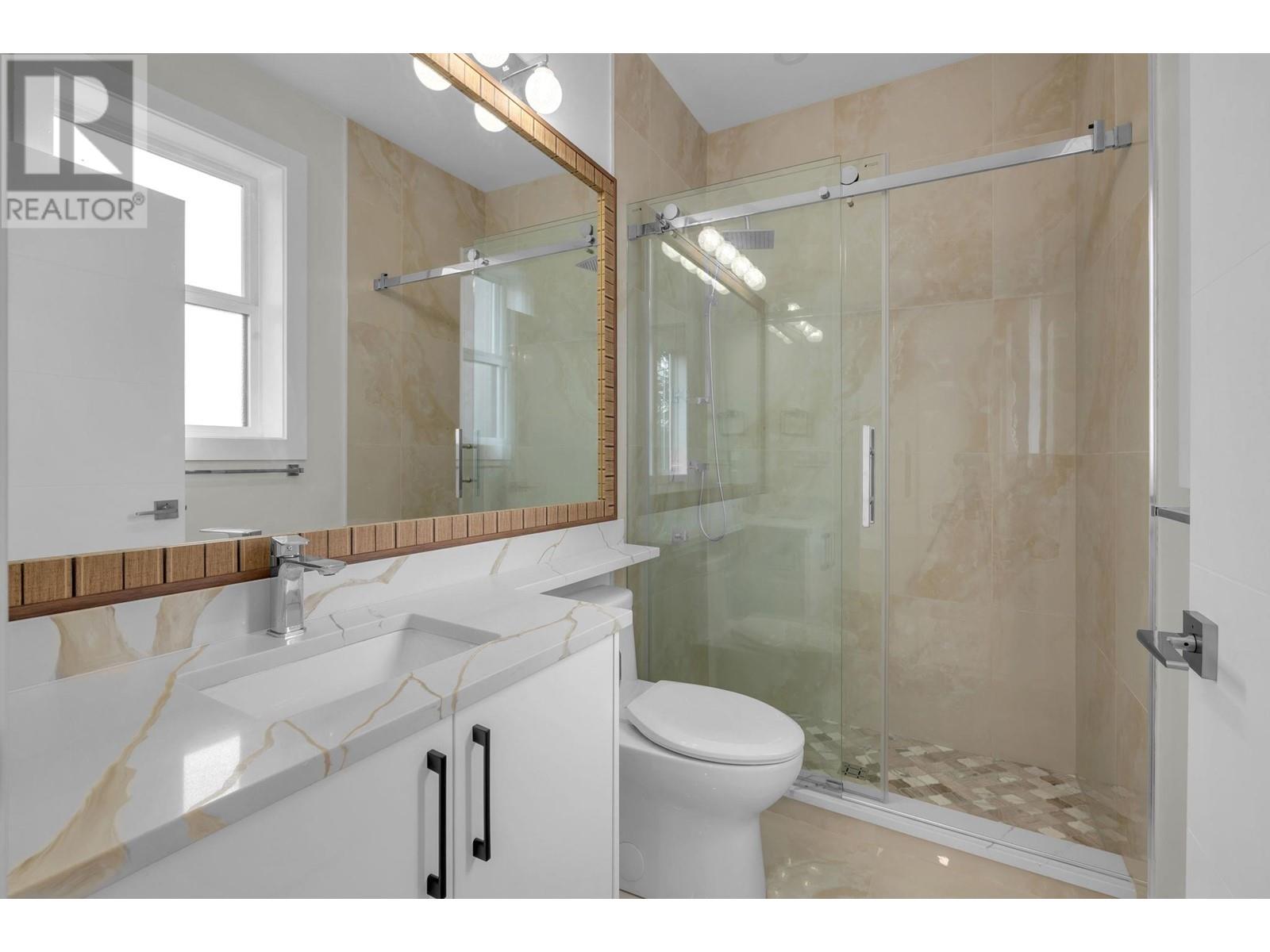 Listing Picture 11 of 16 : 2496 E 27TH AVENUE, Vancouver / 溫哥華 - 魯藝地產 Yvonne Lu Group - MLS Medallion Club Member