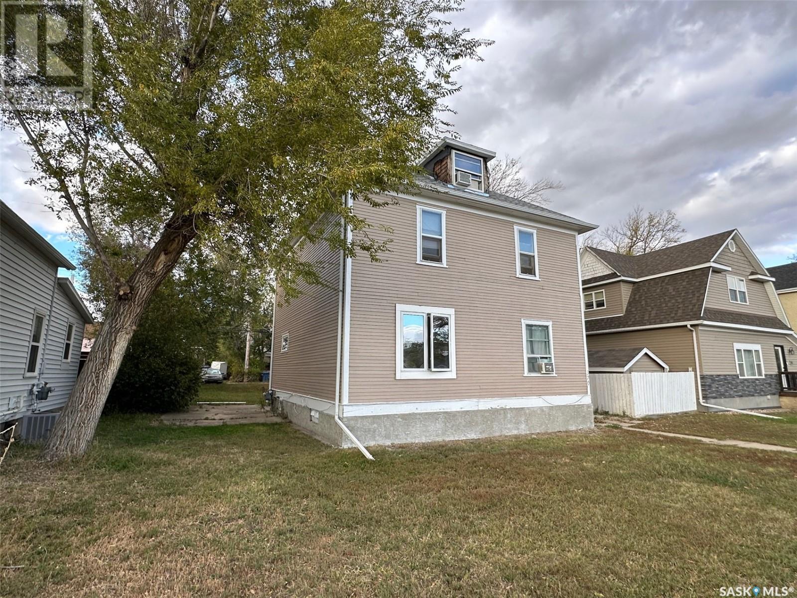 Property at 370 Fairford STREET W image 5