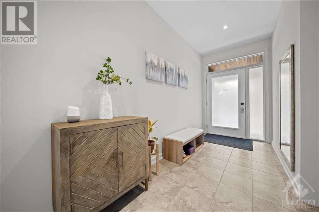 752 Wooler PlaceOttawa, Ontario  K1T 0T5 - Photo 2 - X10410841