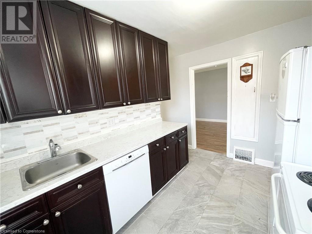 40 Elgin Street N, Cambridge, Ontario  N1R 5G9 - Photo 4 - 40673793
