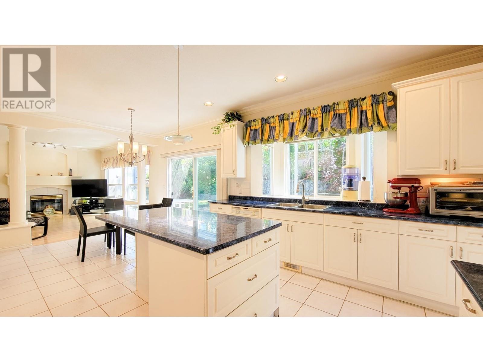 2525 Sapphire Place, Coquitlam, British Columbia  V3E 2Z1 - Photo 15 - R2941786