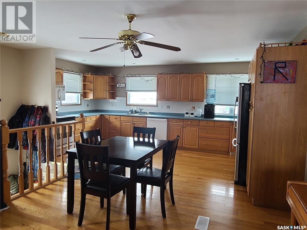 46 Newcombe Street, Manor, Saskatchewan  S0C 1R0 - Photo 7 - SK987574