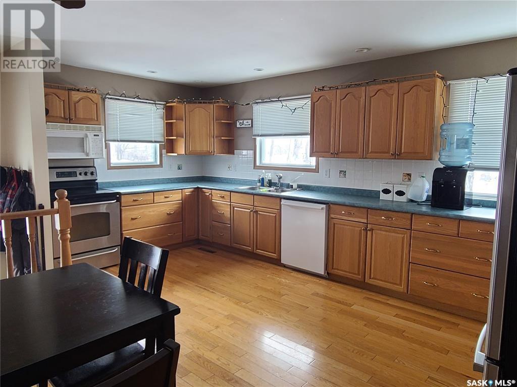 46 Newcombe Street, Manor, Saskatchewan  S0C 1R0 - Photo 9 - SK987574