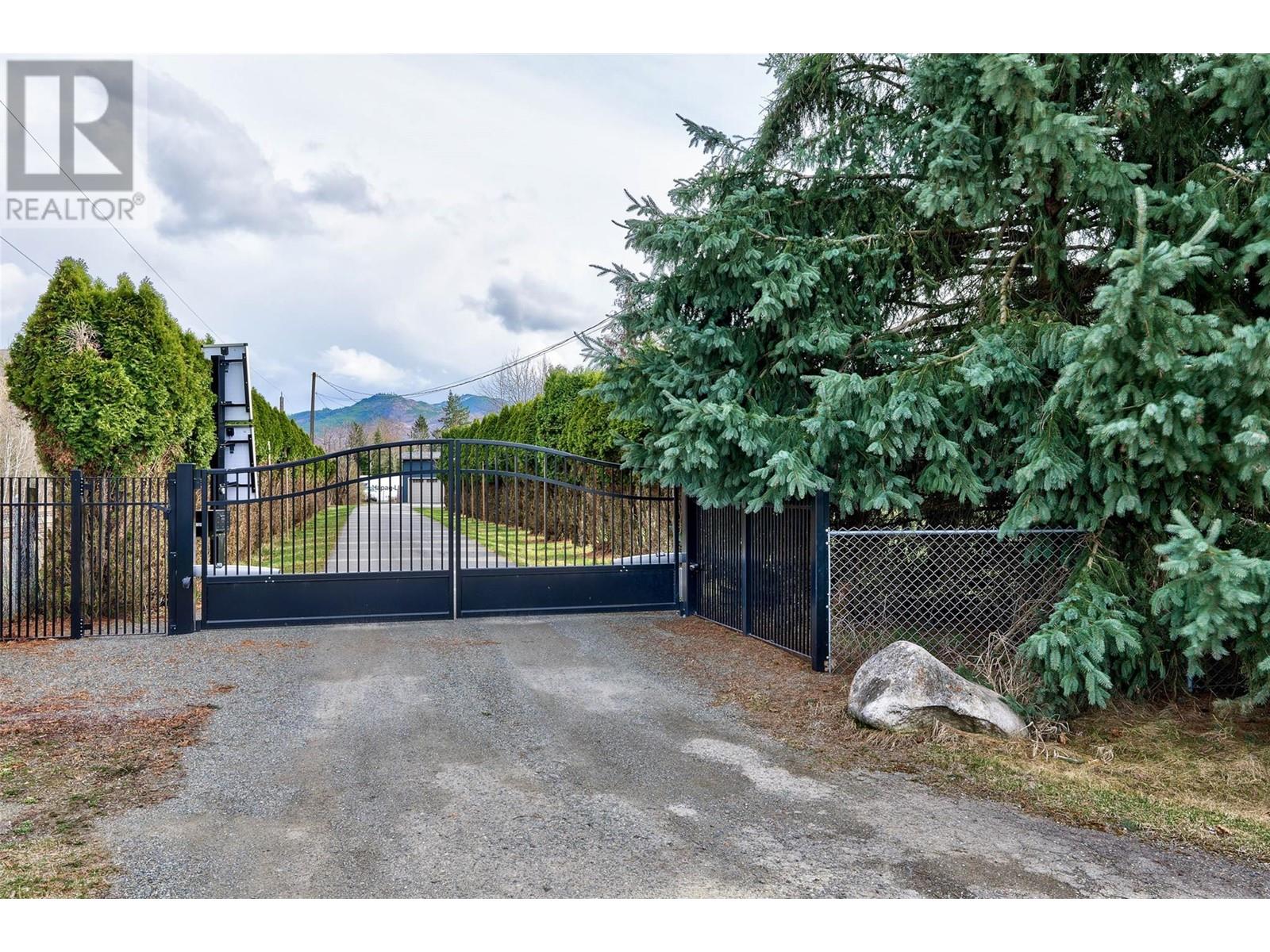 366 Staines Road, barriere, British Columbia V0E1E0