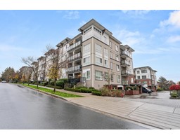 106 6468 195A STREET, surrey, British Columbia