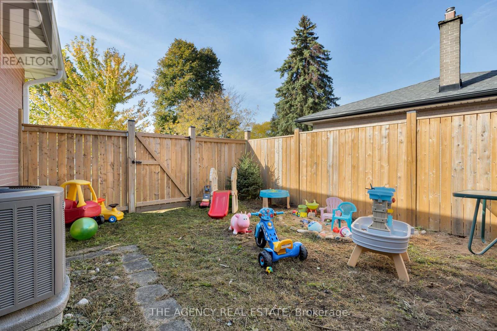 260 Tweedsmuir Avenue, London, Ontario  N5W 1L3 - Photo 38 - X10408478