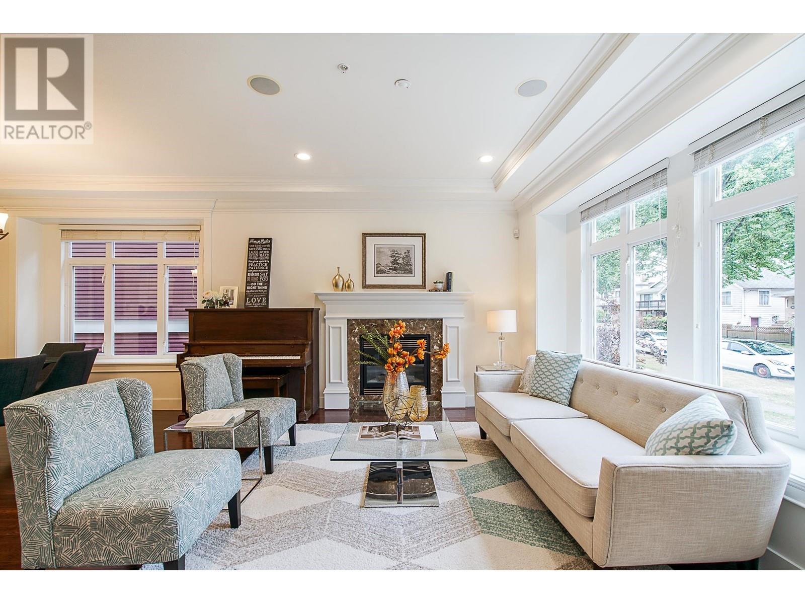 Listing Picture 2 of 27 : 439 46 AVENUE, Vancouver / 溫哥華 - 魯藝地產 Yvonne Lu Group - MLS Medallion Club Member