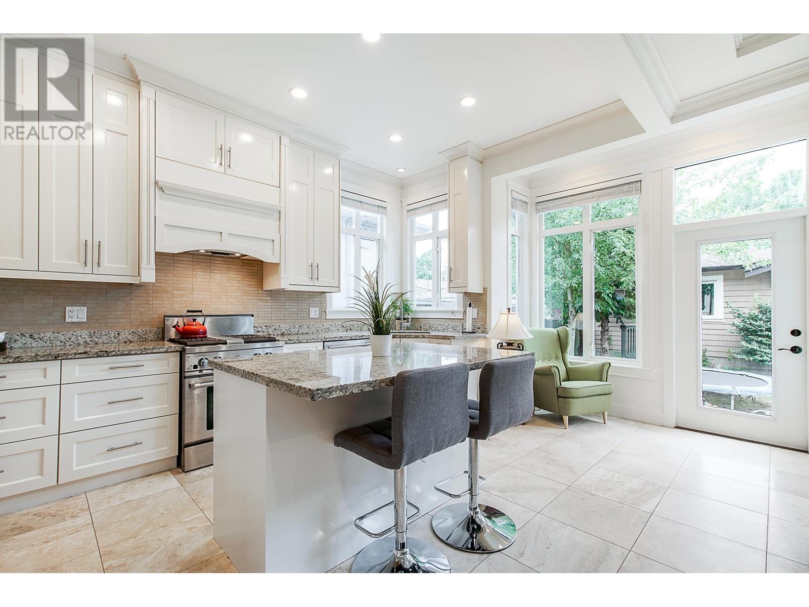 Listing Picture 6 of 27 : 439 46 AVENUE, Vancouver / 溫哥華 - 魯藝地產 Yvonne Lu Group - MLS Medallion Club Member