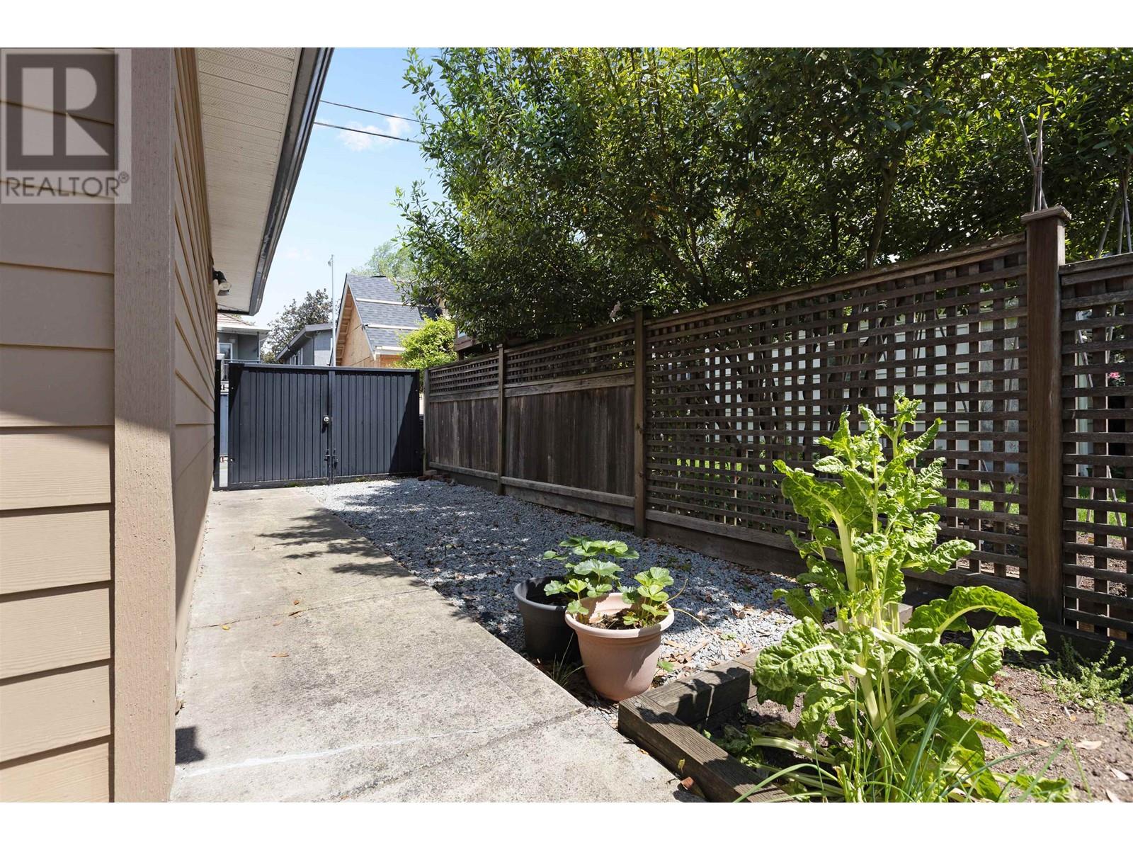 Listing Picture 27 of 27 : 439 46 AVENUE, Vancouver / 溫哥華 - 魯藝地產 Yvonne Lu Group - MLS Medallion Club Member