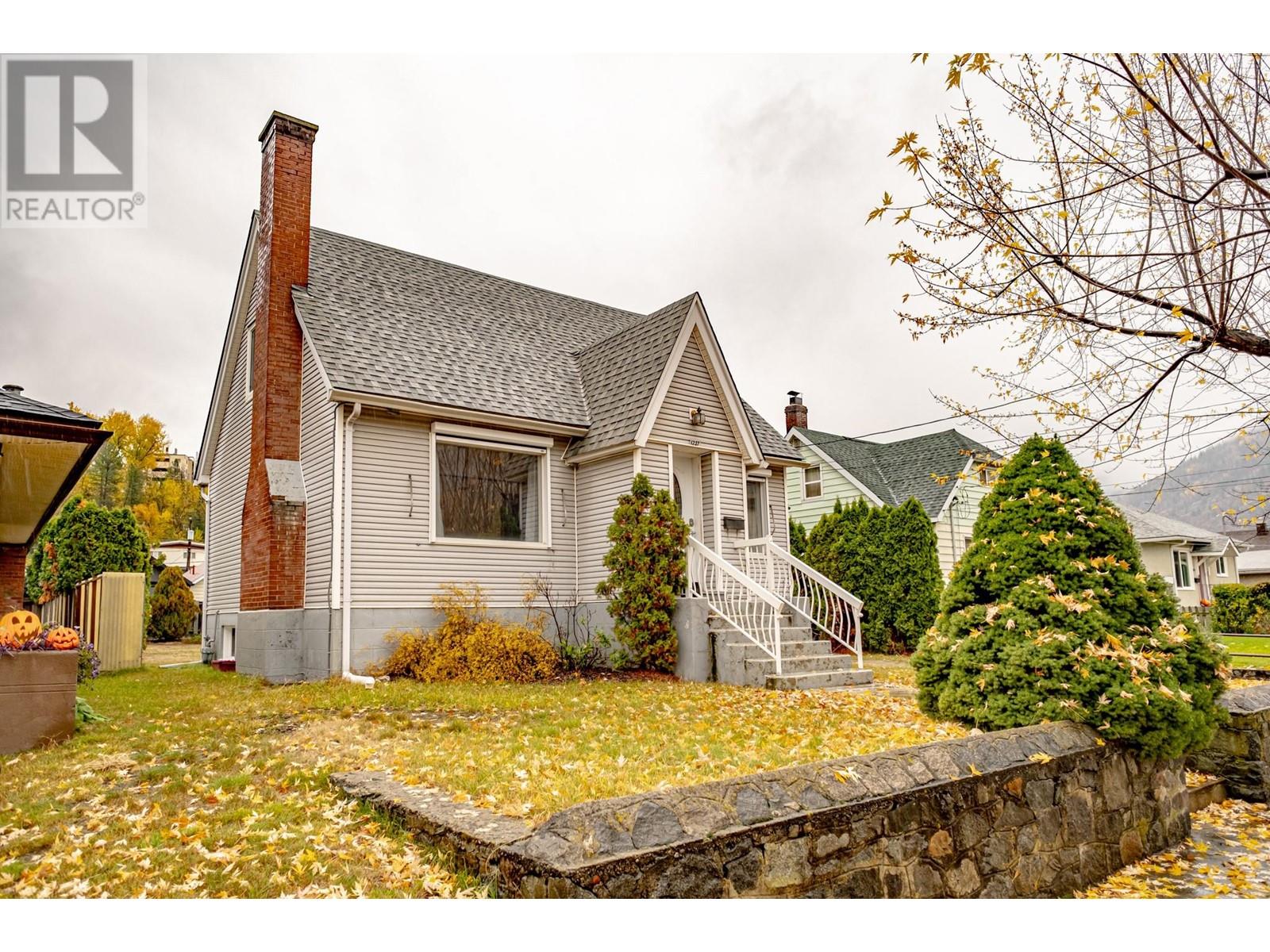 Property at 1237 COLUMBIA Avenue image 3