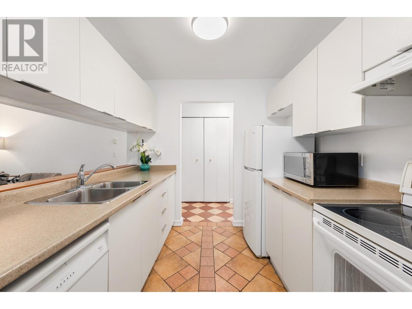 Listing Picture 4 of 22 : 226 7531 MINORU BOULEVARD, Richmond / 烈治文 - 魯藝地產 Yvonne Lu Group - MLS Medallion Club Member