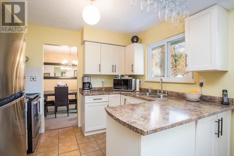 3861 Clematis Crescent, Port Coquitlam, British Columbia  V3B 4A9 - Photo 4 - R2941968