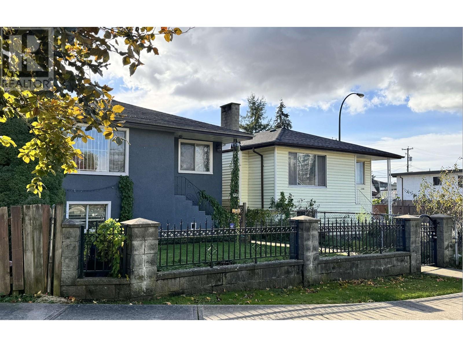 Listing Picture 2 of 4 : 2324 E 30TH AVENUE, Vancouver / 溫哥華 - 魯藝地產 Yvonne Lu Group - MLS Medallion Club Member