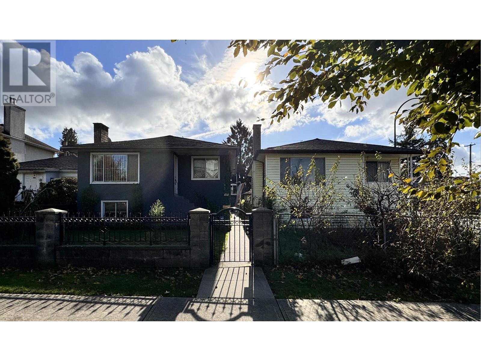 Listing Picture 3 of 4 : 2308 E 30TH AVENUE, Vancouver / 溫哥華 - 魯藝地產 Yvonne Lu Group - MLS Medallion Club Member