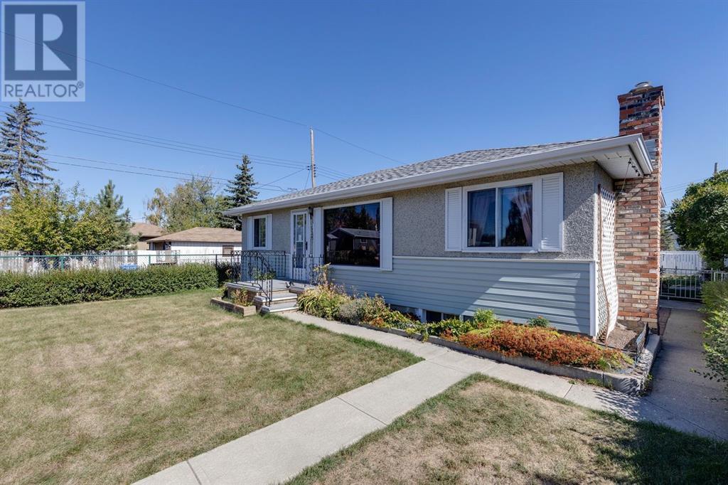 3924 76 Street Nw, Calgary, Alberta  T3B 2N2 - Photo 2 - A2163880