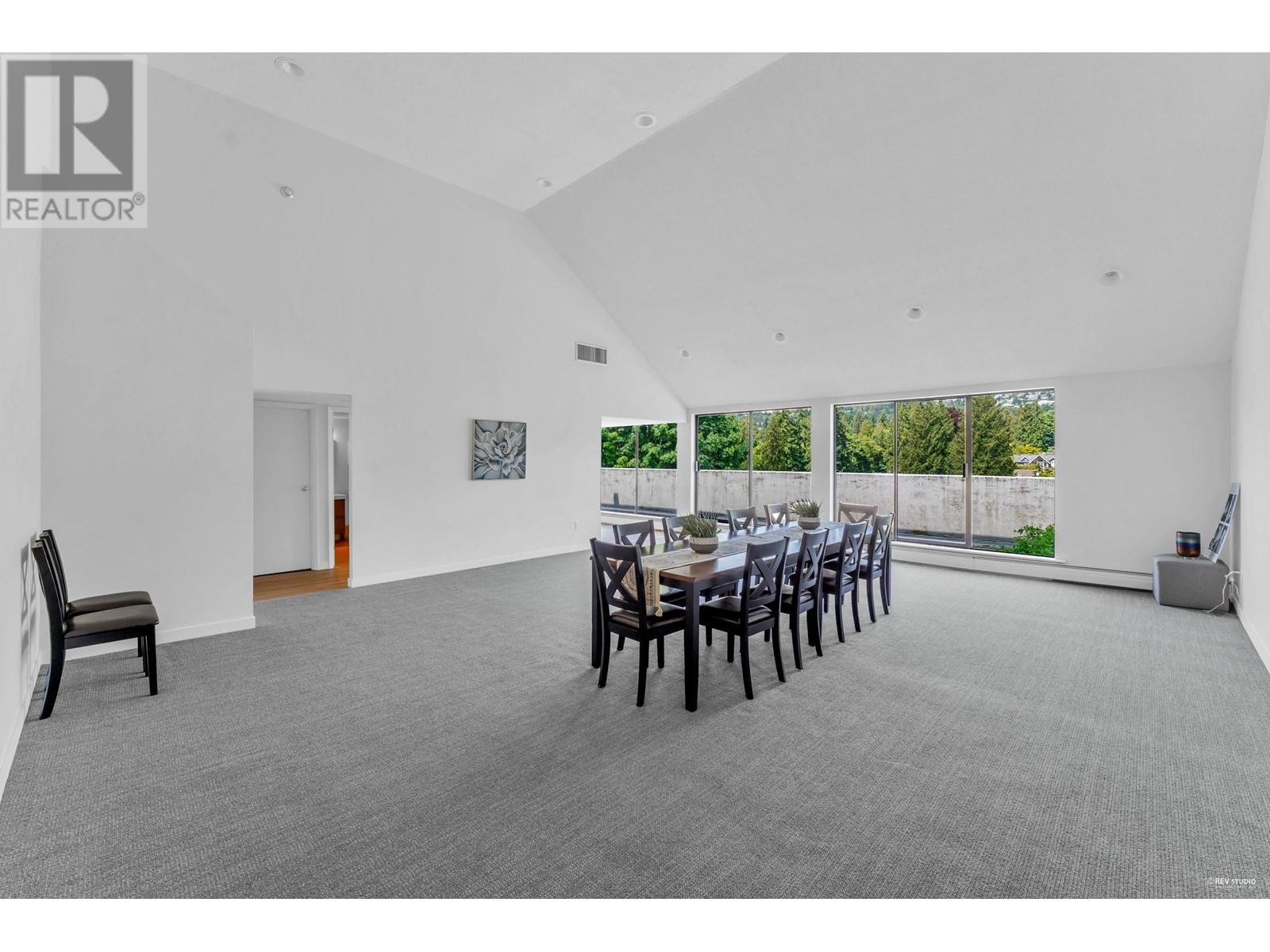 903 1745 ESQUIMALT AVENUE