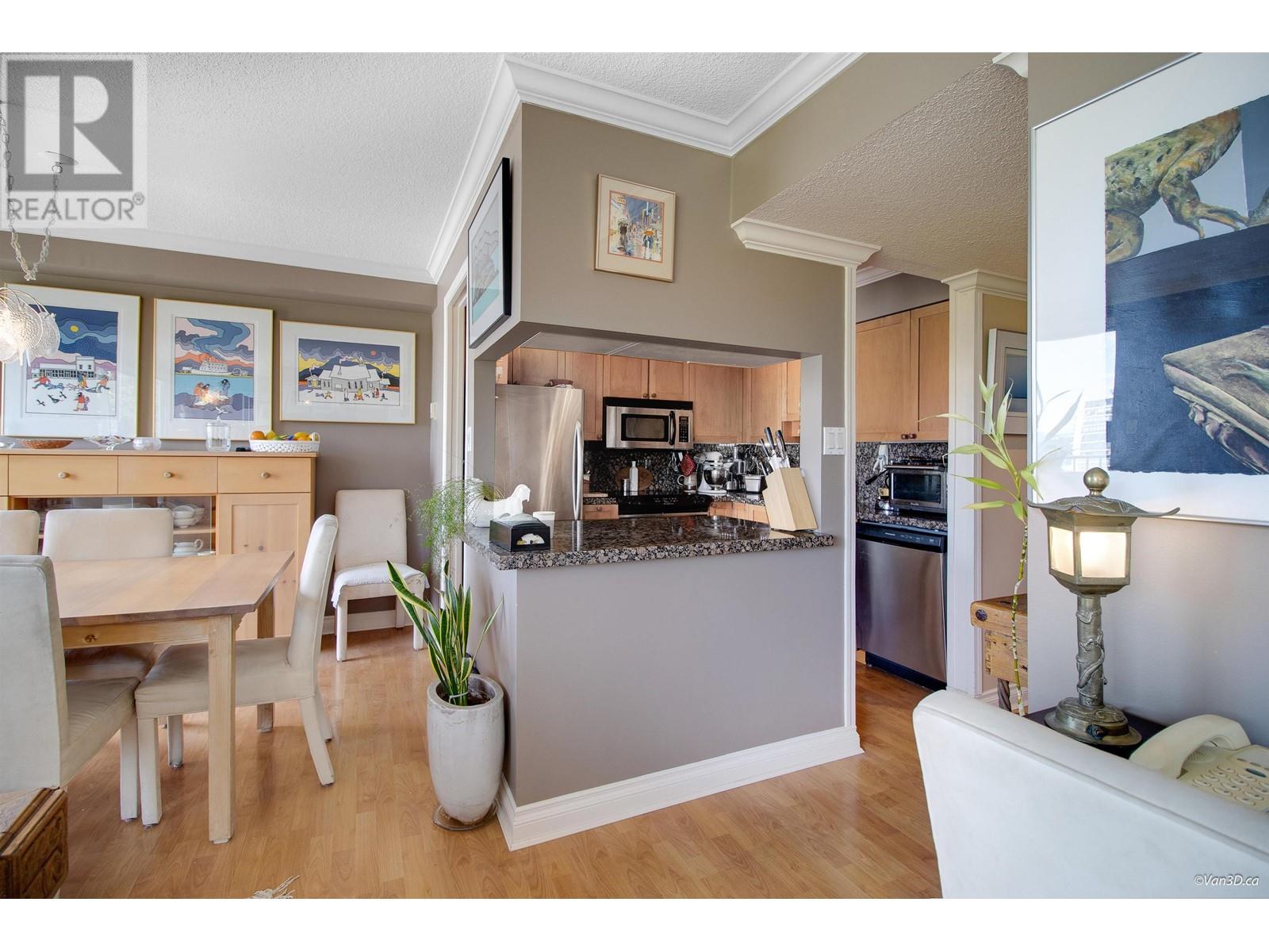 903 1745 ESQUIMALT AVENUE