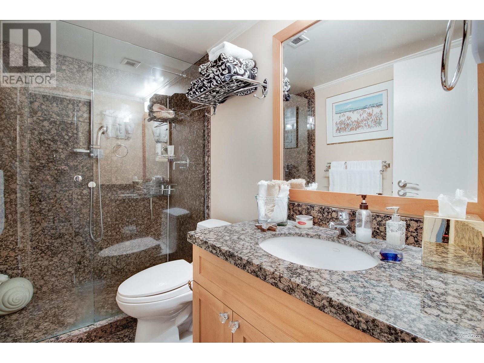 903 1745 ESQUIMALT AVENUE