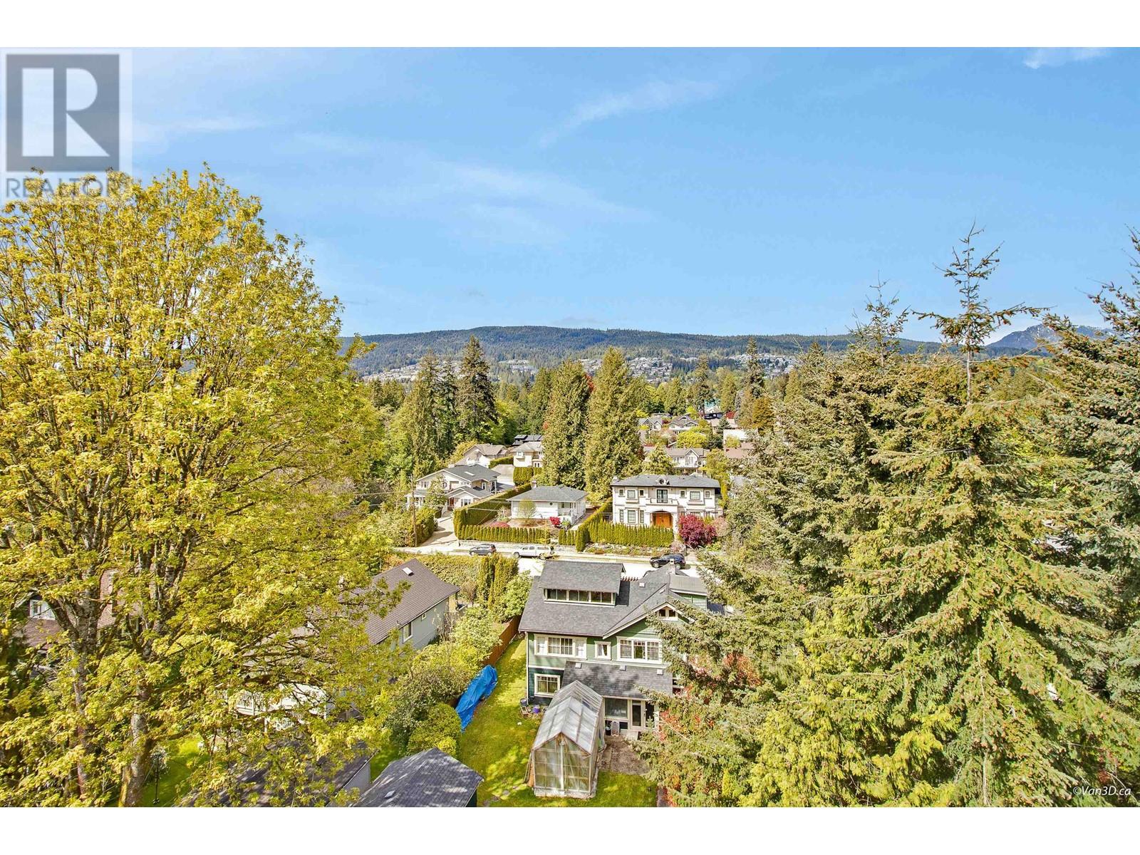 903 1745 ESQUIMALT AVENUE