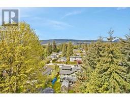 903 1745 ESQUIMALT AVENUE