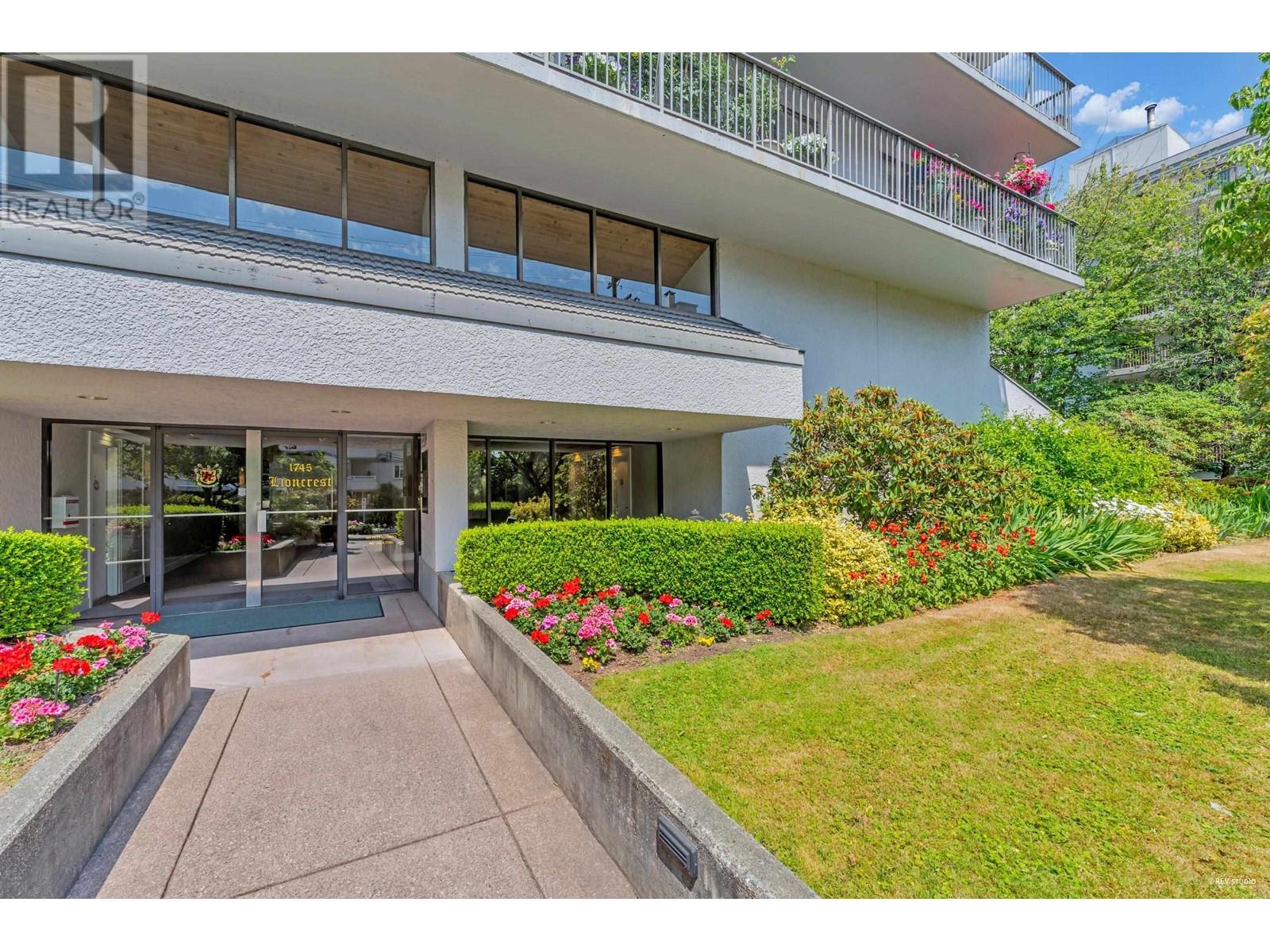 903 1745 ESQUIMALT AVENUE