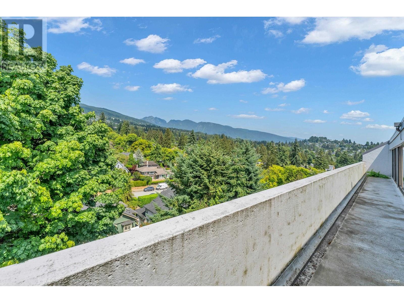 903 1745 ESQUIMALT AVENUE