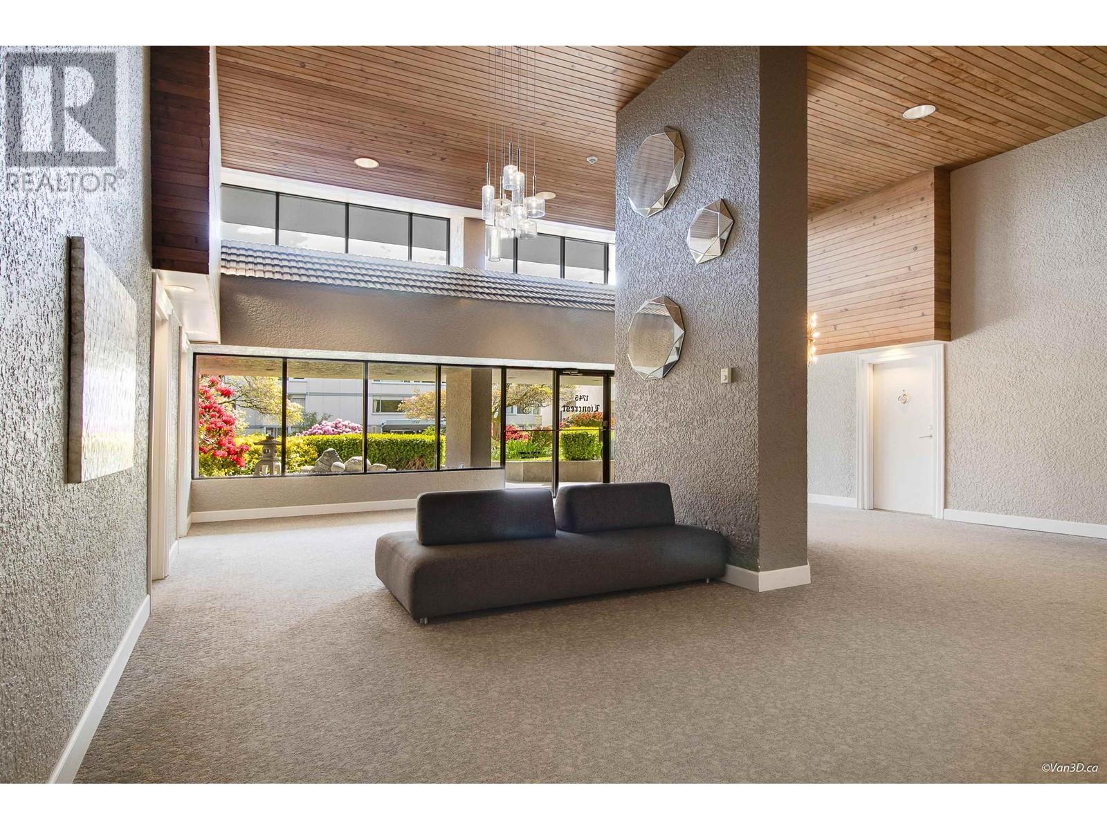 903 1745 ESQUIMALT AVENUE