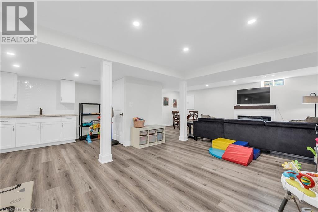 8 Saybrook Gardens, Stoney Creek, Ontario  L8E 0B6 - Photo 39 - 40674092