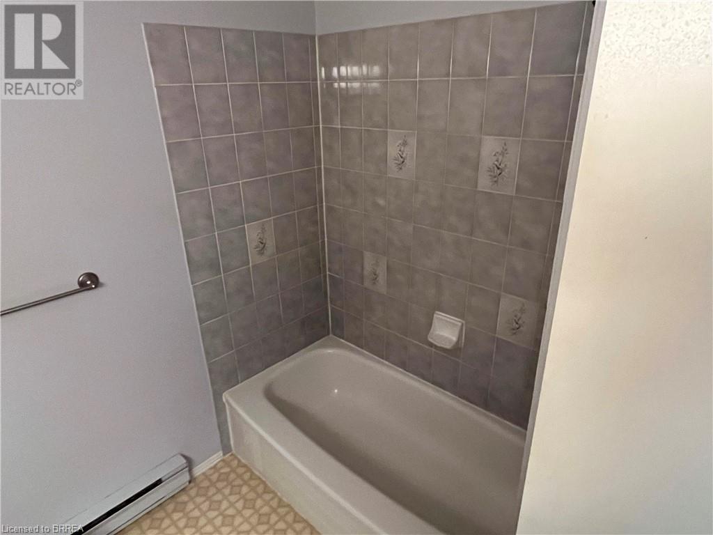 24 Eddy Avenue, Brantford, Ontario  N3R 2M6 - Photo 9 - 40673542