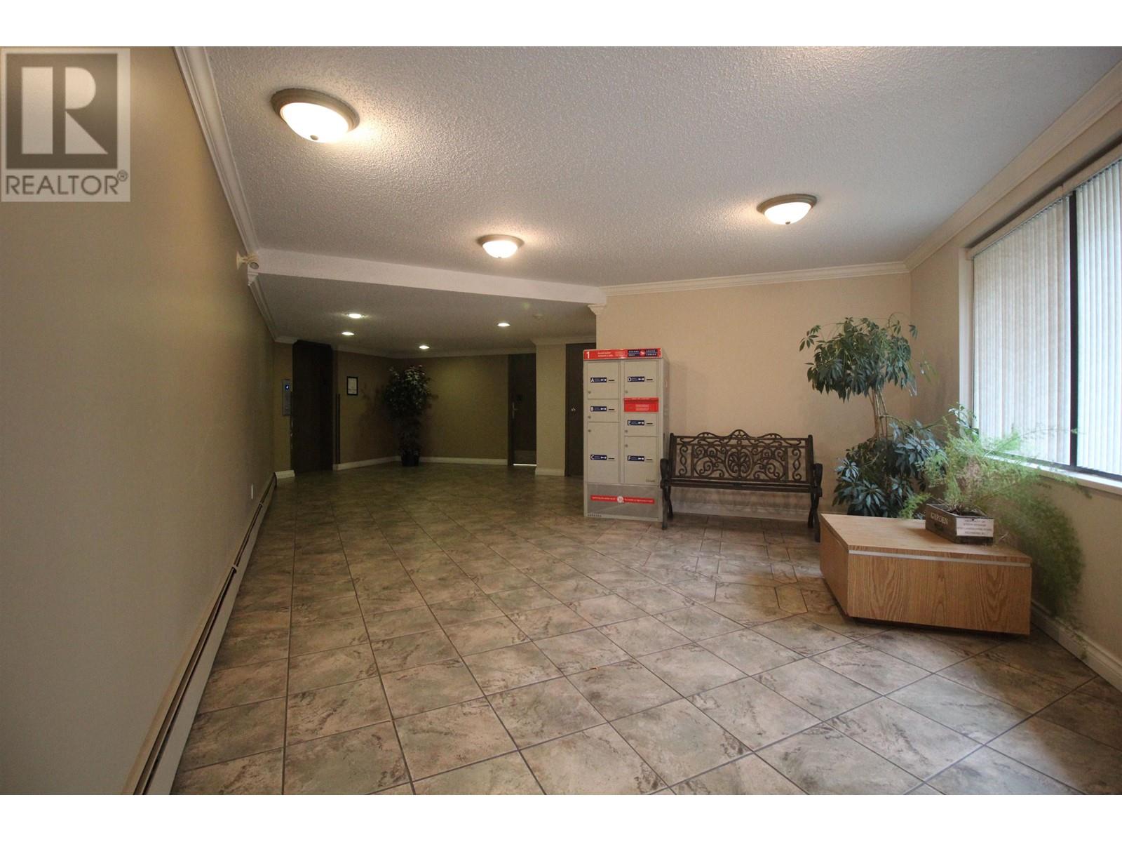 Listing Picture 4 of 5 : 108 8720 LANSDOWNE ROAD, Richmond / 烈治文 - 魯藝地產 Yvonne Lu Group - MLS Medallion Club Member