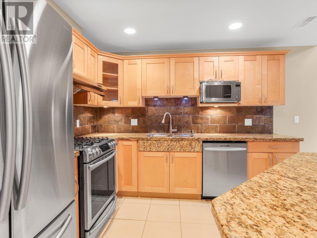 Listing Picture 6 of 27 : 68 6300 BIRCH STREET, Richmond / 烈治文 - 魯藝地產 Yvonne Lu Group - MLS Medallion Club Member