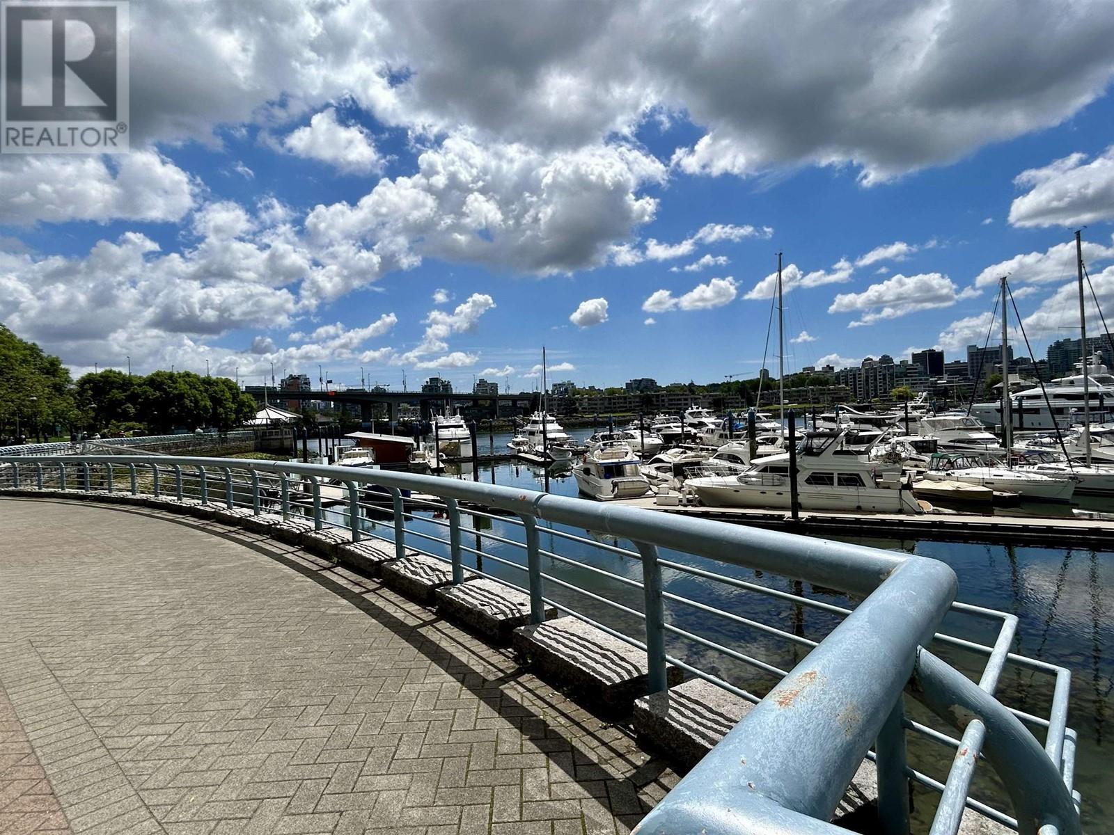 Listing Picture 37 of 40 : 1106 1077 MARINASIDE CRESCENT, Vancouver / 溫哥華 - 魯藝地產 Yvonne Lu Group - MLS Medallion Club Member