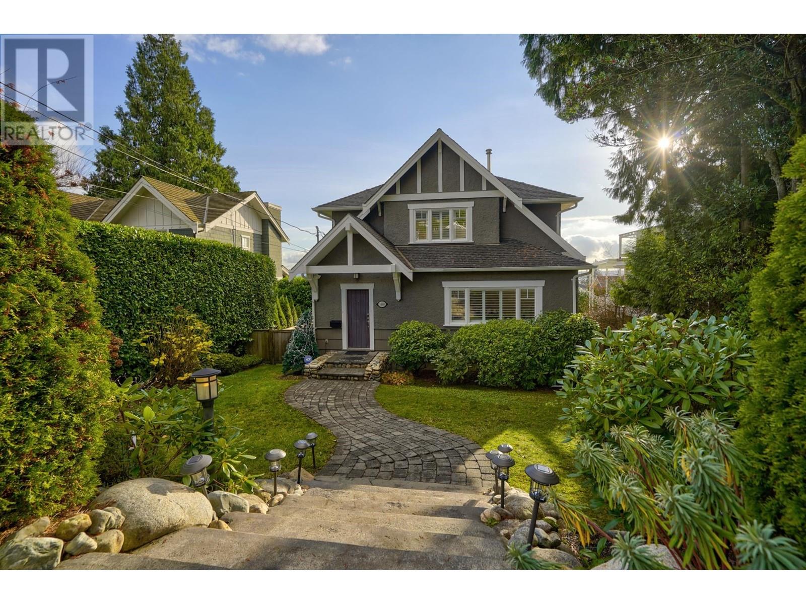 1460 Nelson Avenue, West Vancouver, British Columbia  V7T 2G8 - Photo 1 - R2941525